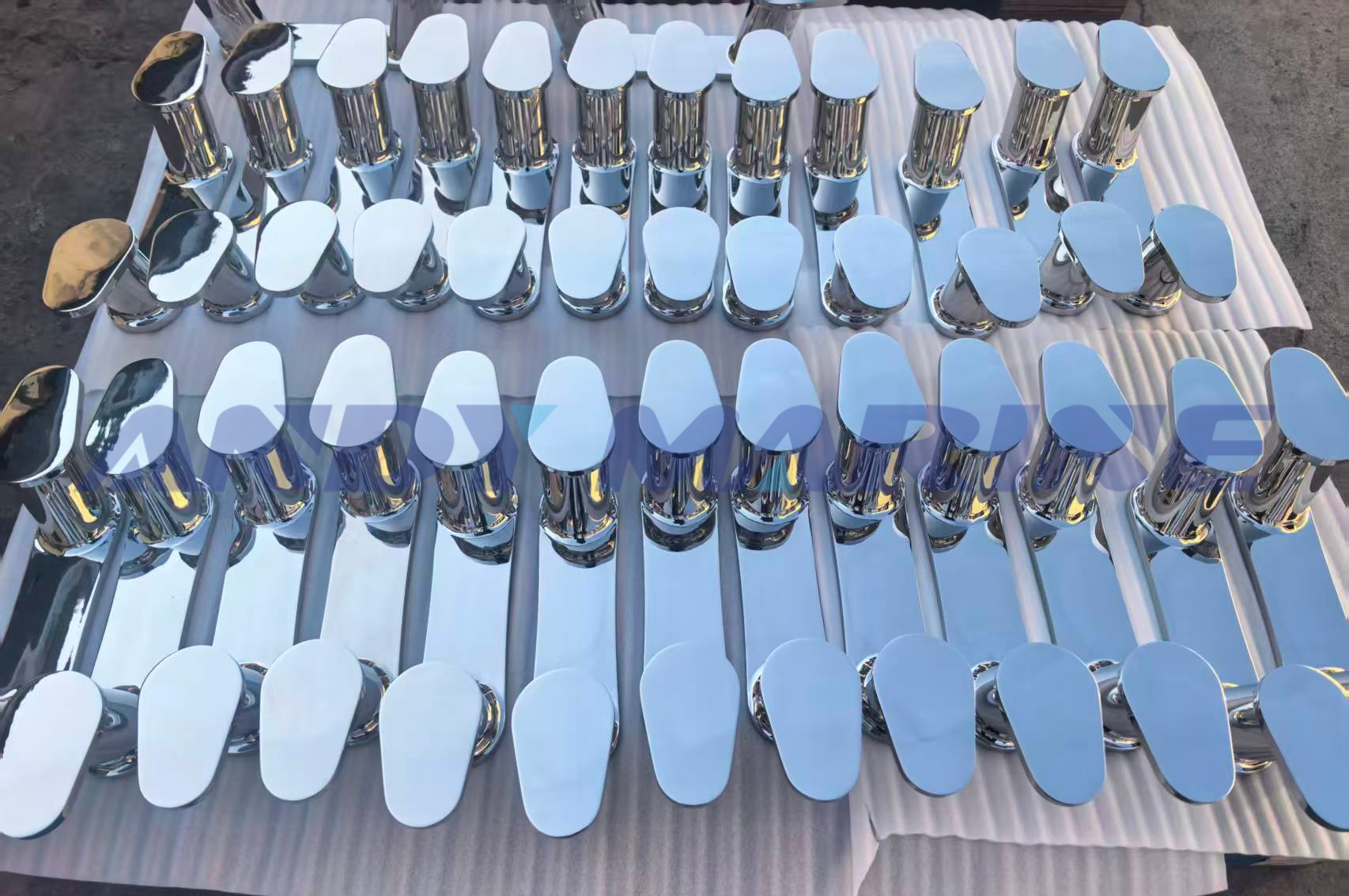 एंडी मरीन ने उच्च प्रदर्शन वाले 316 स्टेनलेस स्टील बोलार्ड को सफलतापूर्वक वितरित किया